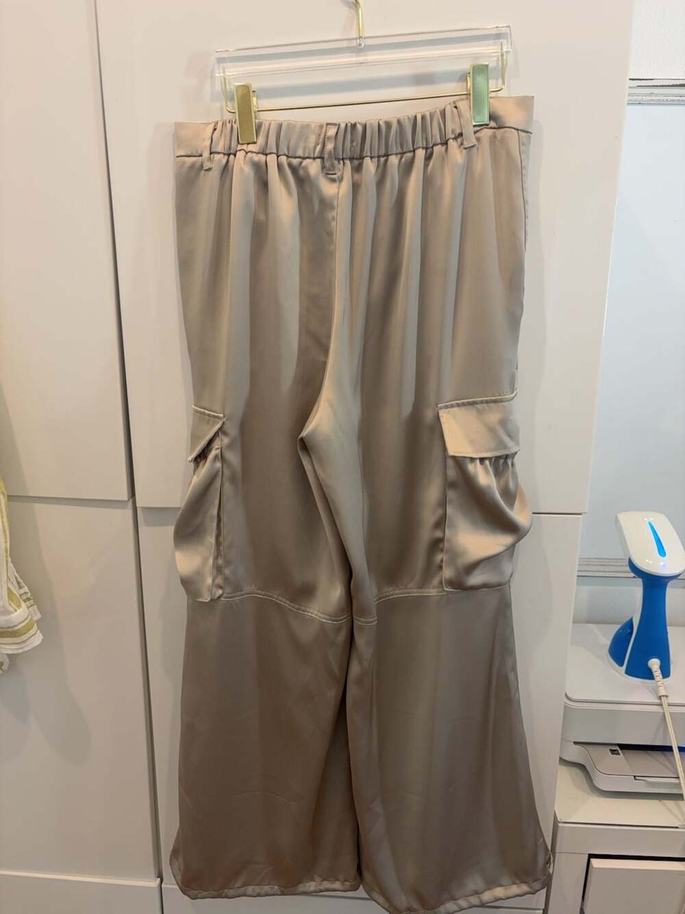 Wide-Leg Mid-Rise Satin Pull-On Cargo Pant - Picture 3 of 10